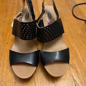Easy Street Black and Tan Sandals with Textured Straps